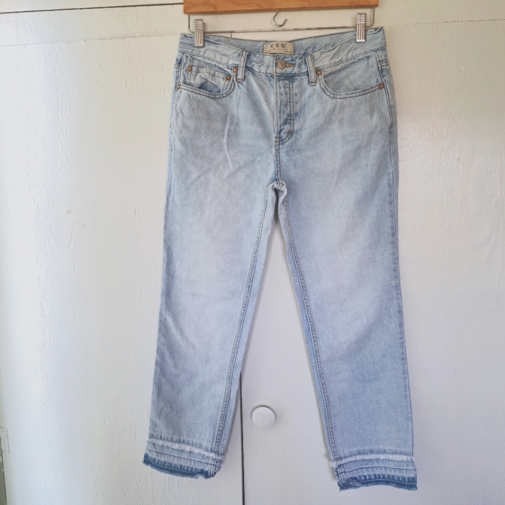 WE THE FREE Straight Leg Light Wash Cropped Button-Fly Double Frayed Hem SZ 26